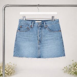 Levi’s denim skirt distressed size 27